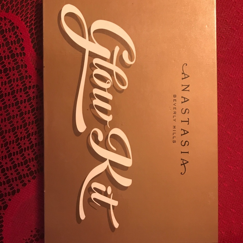 Anastasia Beverly Hills glow kit